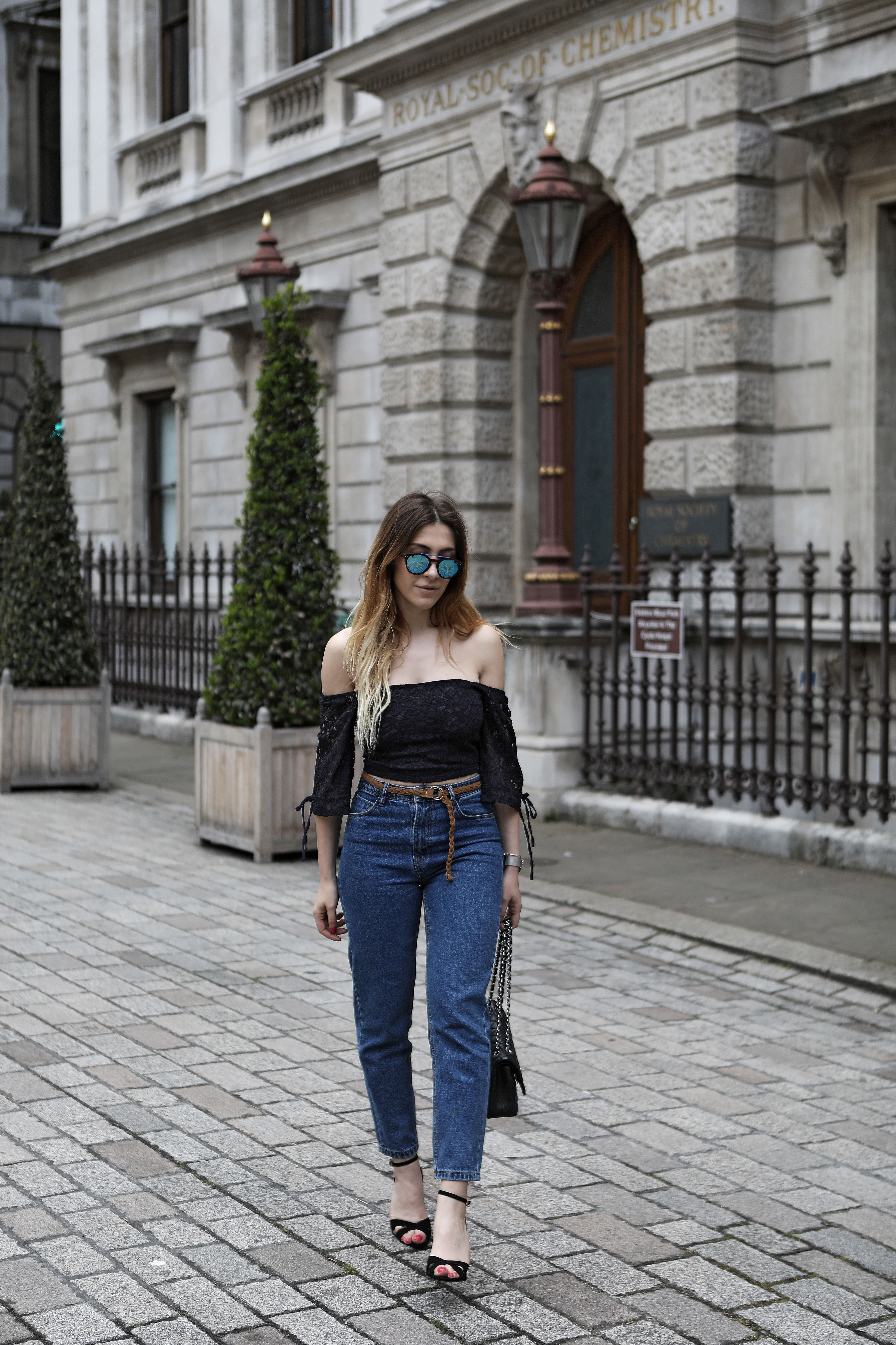 How To Style Mom Jeans – Liam & Company