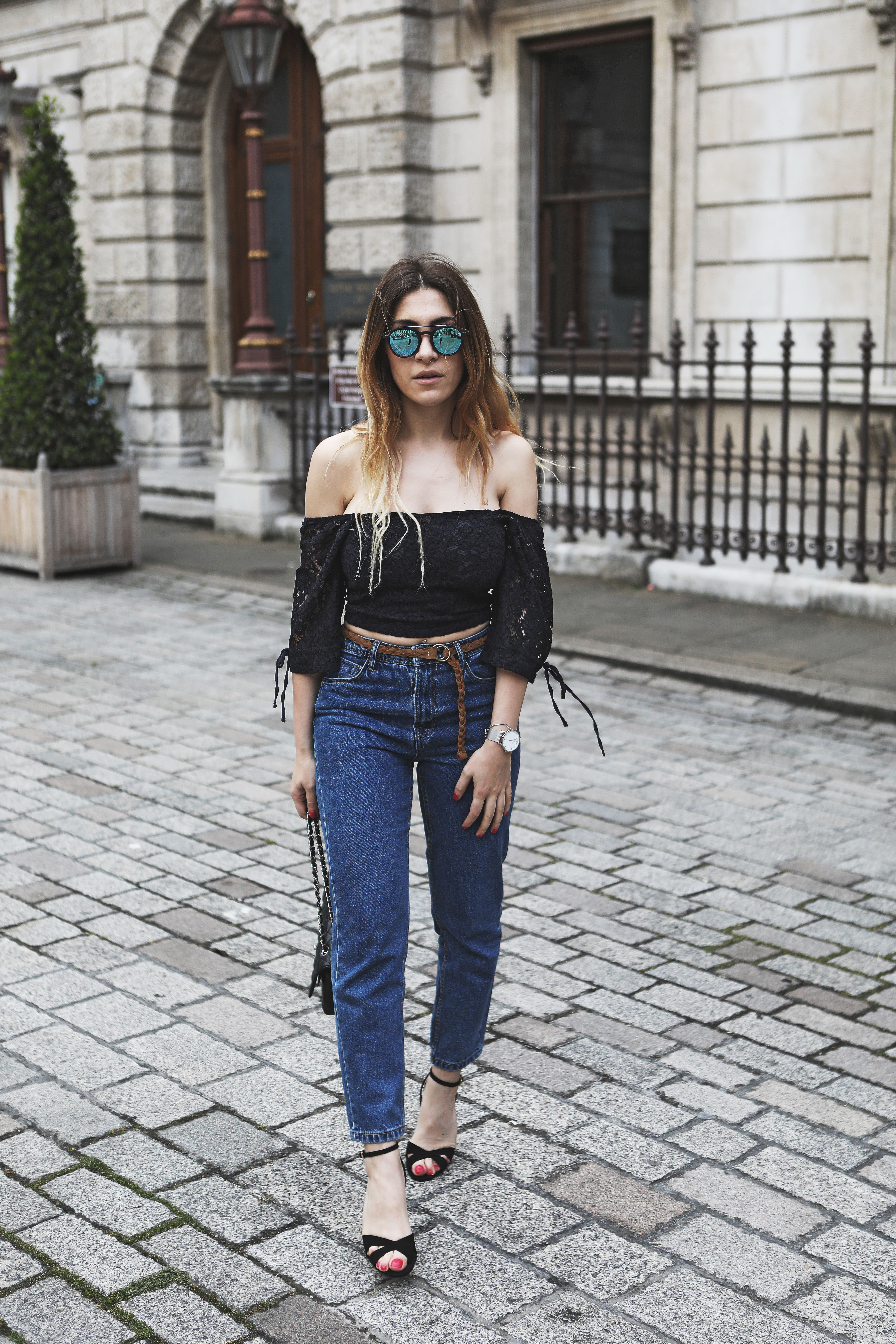 How-to-Style-Mom-Jeans_-7 How to Style Mom Jeans for Going Out